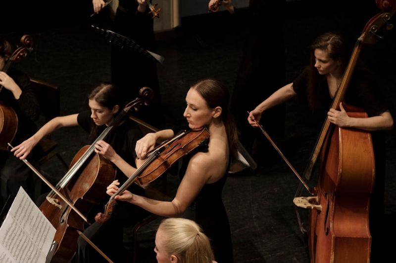 Svečani novogodišnji koncert u Domu omladine Beograda uz klasičnu muziku i evergrine